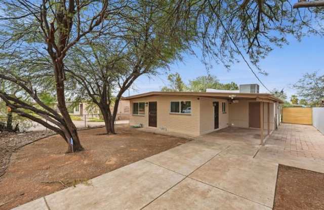 3235 North Los Altos Avenue Gallery 4