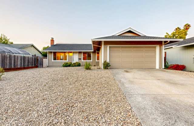 Bright 4 Bedroom 2 Full Bathroom Home with 2 Car Garage! photos photos