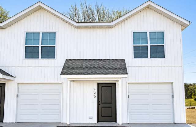 FREE Month plus a FREE 50" TV if lease signed by Oct 31st. 3 Bed 2.5 Bath with garage Townhome!! Gallery 3