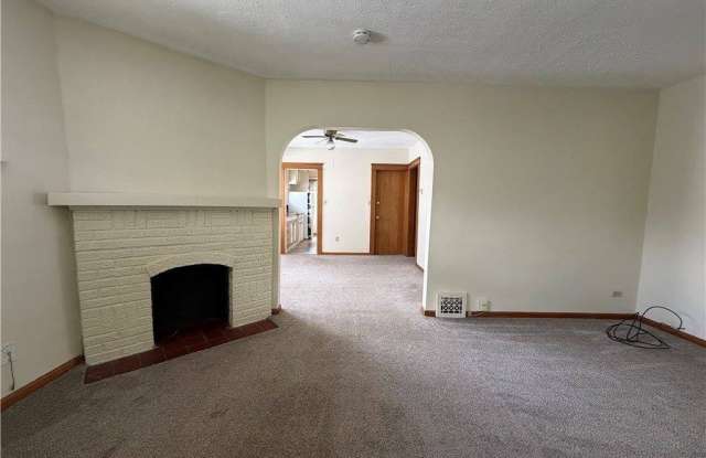 1605 Larchmont Avenue Gallery 4