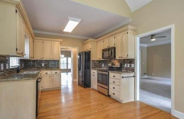 115 White River Court Gallery 4