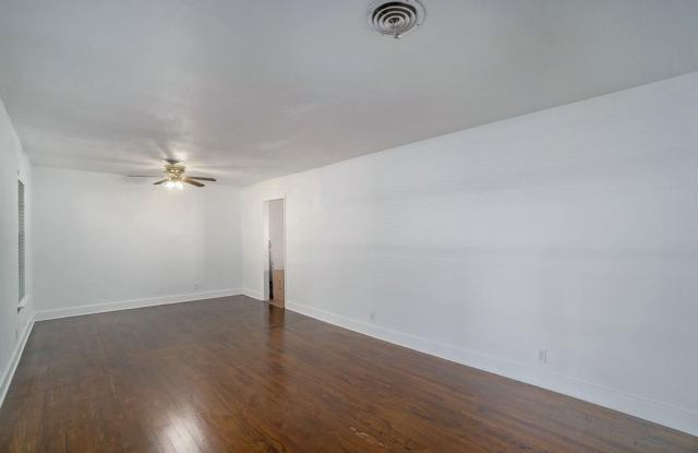 7001 Robinhood Lane Gallery 3