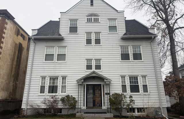 800 Farmington Avenue unit: 5 photos photos