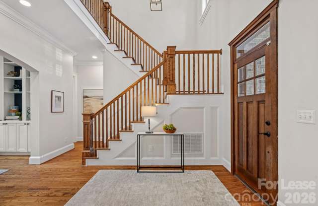 3813 Lakeside Drive Gallery 3