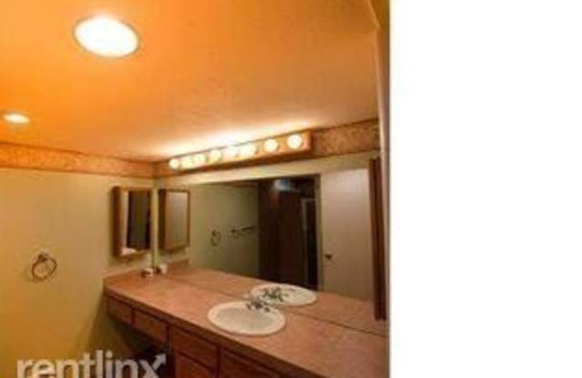 690 West Elmhurst Place Gallery 4