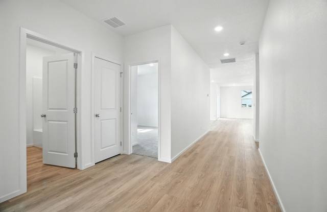 Partially Furnished Home – 4 Bed, 2 Bath, 3-Car Garage Gallery 4