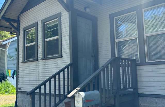 3 Bedroom House w/ Bonus Rooms Gallery 4