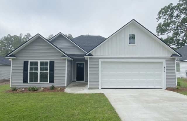 3 bedrooms, 2 baths in Hahira/North Lowndes County. Fenced in Backyard! LVP THROUGHOUT! photos photos
