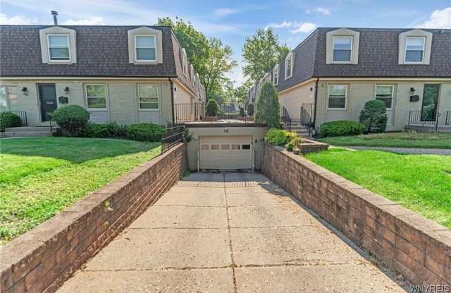32 Bernhardt Drive unit: 4 photos photos