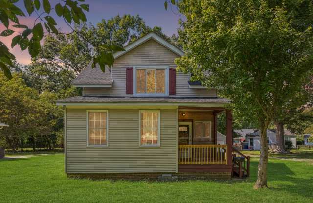 4 beds, 2 bath Character, comfort, and convenience in the heart of Newport News Gallery 3