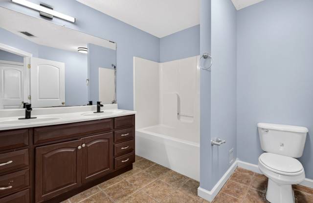 3 Bed 2 bath ready to move in ask about free rent!! Gallery 3