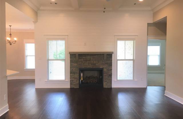 202 Twisted Laurel Gallery 2