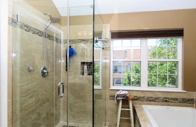 20601 GLENMERE SQUARE Gallery 3