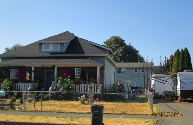 Cute 2 Bed 1 Bath Duplex in Puyallup photos photos