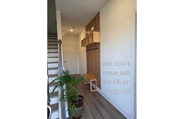 113 Billboard Ave Gallery 4