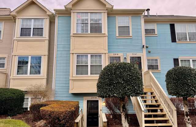 214-214A FERNWOOD Place photos photos