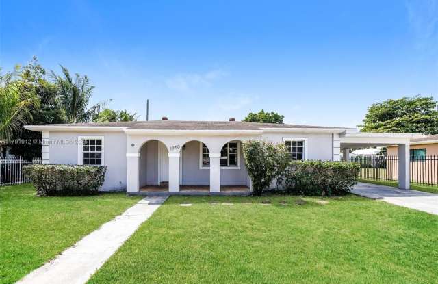 1750 NW 133rd St photos photos