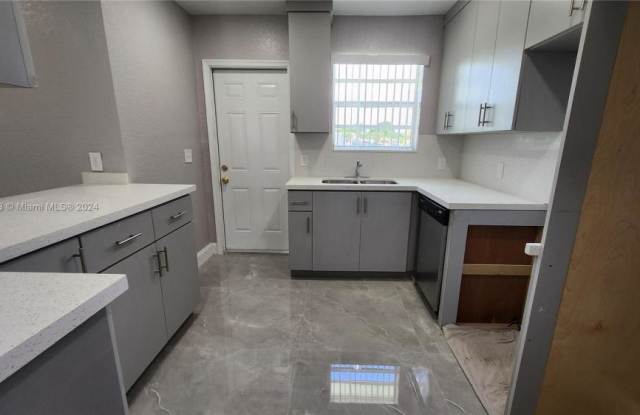 17555 NW 29th Ct Gallery 3