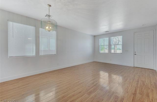 8273 Kimberly Diamond Street Gallery 3