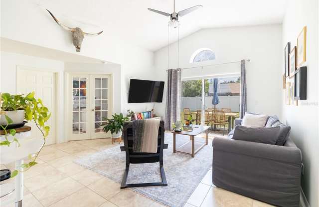 1321 WHITEWOOD Way Gallery 2