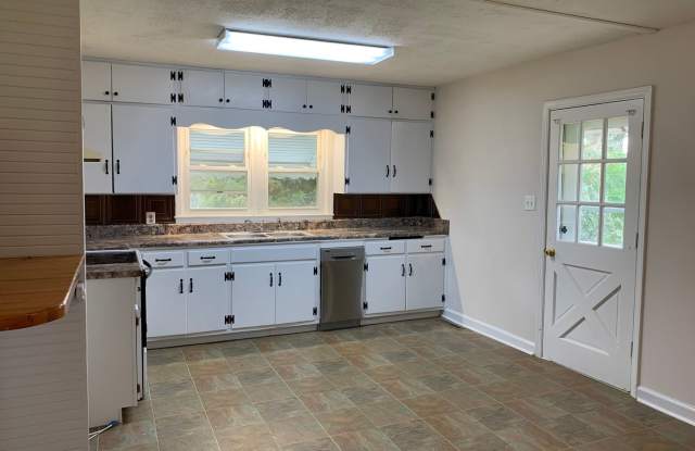 SW Large Home with some Updates, Fenced Back Yard, Large Storage Bldg, Quiet Setting, Convenient Location! Gallery 4