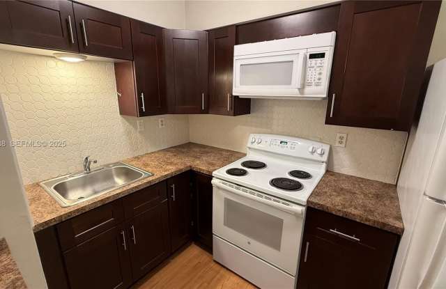 1310 NE 14th Ave photos photos