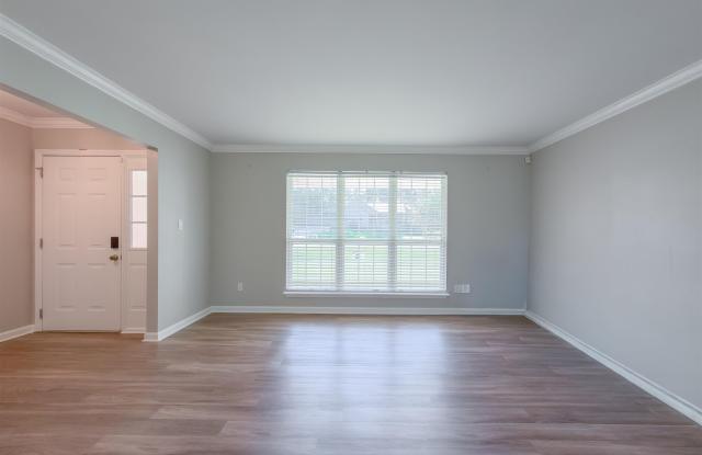 7833 Maclean Road Gallery 4