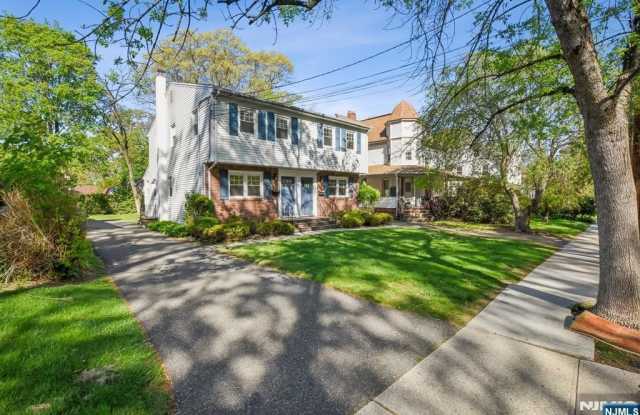 222-224 Woodside Avenue #224 photos photos