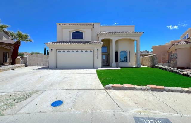 East El Paso 3 bed 2.5 bath Refrig A/C with bonus loft! photos photos