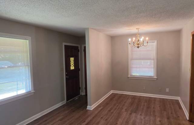 3 Bed, 1 Bath Brick Home in West Tuscaloosa Gallery 3