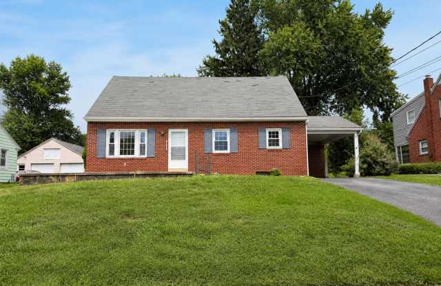 Beautiful 3 Bedroom 1 bathroom Cape Cod with Bonus Room! photos photos