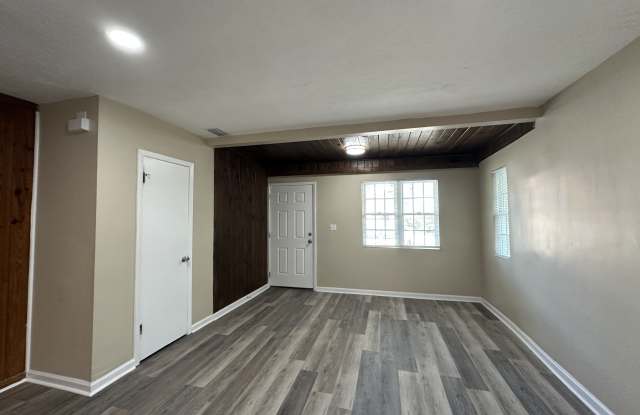 1024 North Woodward Avenue Gallery 2