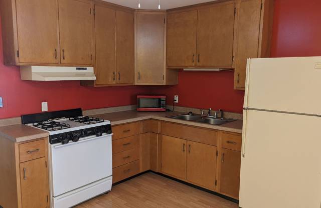 3 Bed 2 bath home located near shopping, schools, and parks Gallery 4