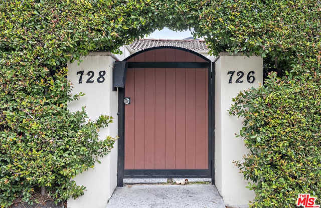 726 WESTBOURNE Drive Gallery 2