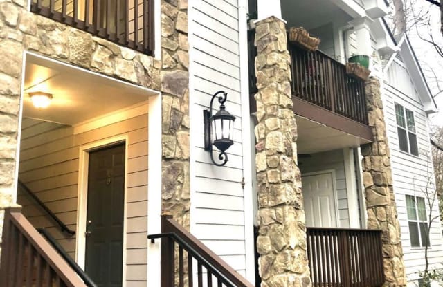 105 Madison Ct SE - 105 Madison Ct SE, Smyrna, GA 30082