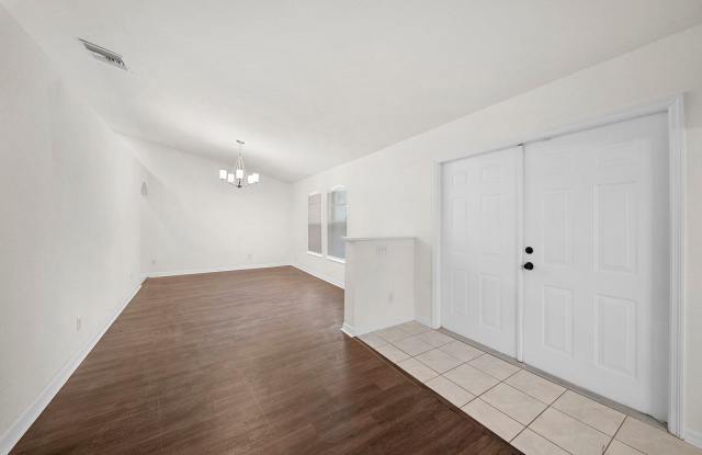 Newly remodeled kitchen 3 bedrooms 2 bathroom home in Lehigh Acres Gallery 4
