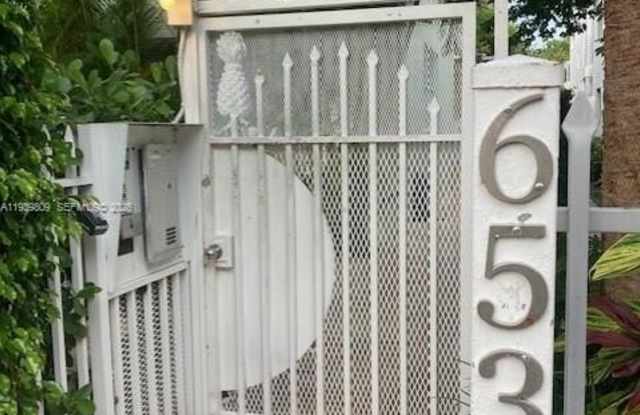 653 Michigan Ave photos photos