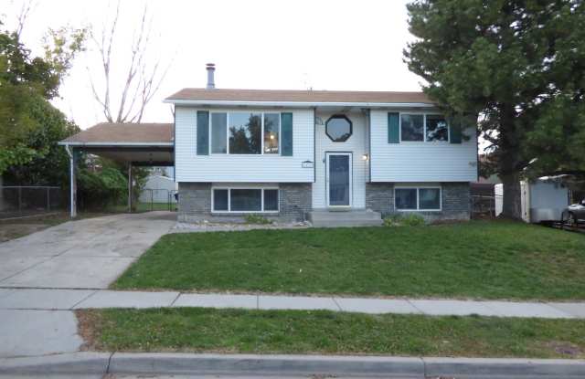 4 Bd 2 Full Bath New Carpet  Upgrades - 6412 Clematis Way, West Jordan, UT 84081
