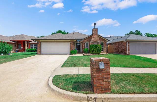 Two reasons to stop scrolling: the schools and the bathrooms. 3/2/2 Home in Putnam City Northaven Neighborhood photos photos