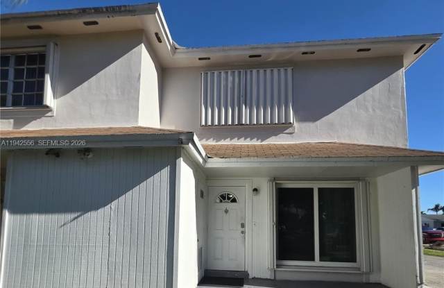 19450 SW 103rd Ct photos photos