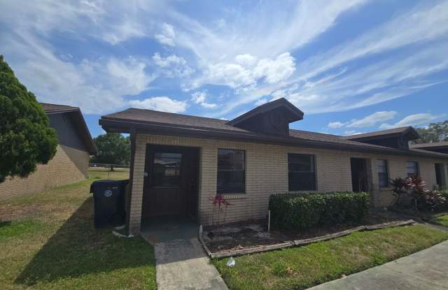 Updated 2 bed 1 bath end unit Condo - 607 Hampton Street, Auburndale, FL 33823 Updated 2 bed 1 bath end unit Condo - 607 Hampton Street, Auburndale, FL 33823