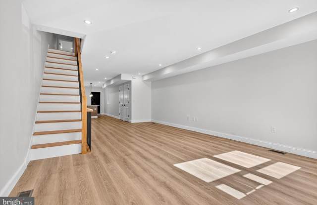 5925 WOODCREST Avenue Gallery 4