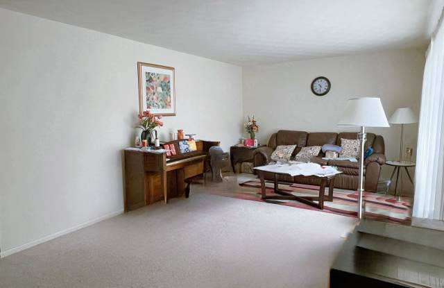 Well-maintained 4-bed, 2-bath Home in the WL School District Gallery 4