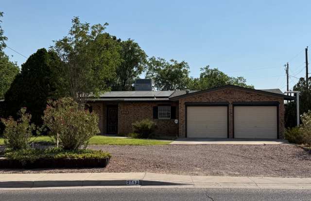 2712 Spitz photos photos