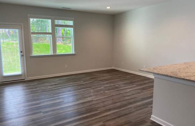 Room in 3 Bedroom Townhome at Fitchie Pl Gallery 3