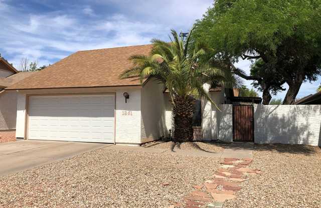 Awesome Mesa Home with Split Floor plan!!! Large yard and easy to maintain!!! Updated kitchens and baths!!! Community Pool down the street!!! Gilbert School District!!! photos photos
