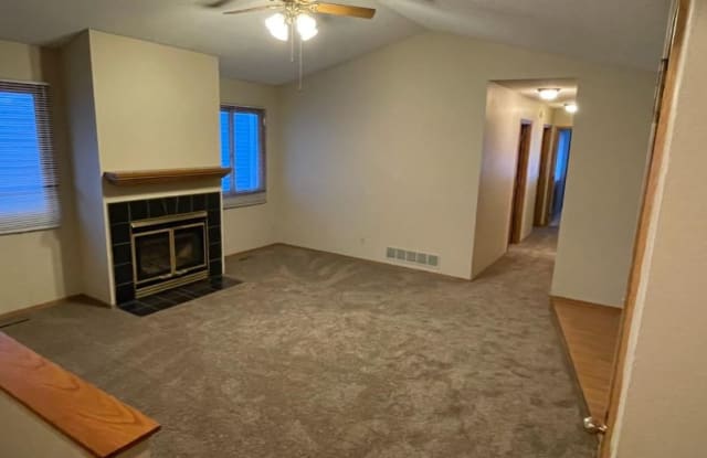 8203 Alpine Dr - 8203 Alpine Drive, Urbandale, IA 50322