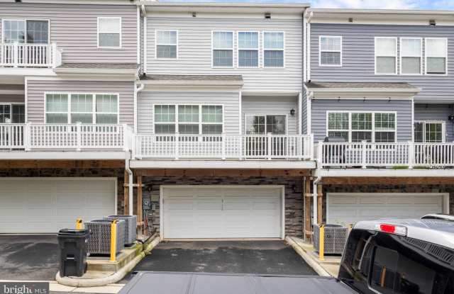8276 SAFARIAN Way Gallery 3