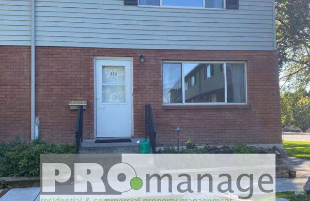 Three bed, one and a half bath townhouse in Idaho Falls - 333 South Skyline Drive, Idaho Falls, ID 83402