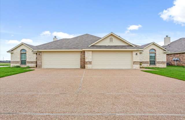 Duplex on Hilltop Drive | Midway ISD Gallery 1